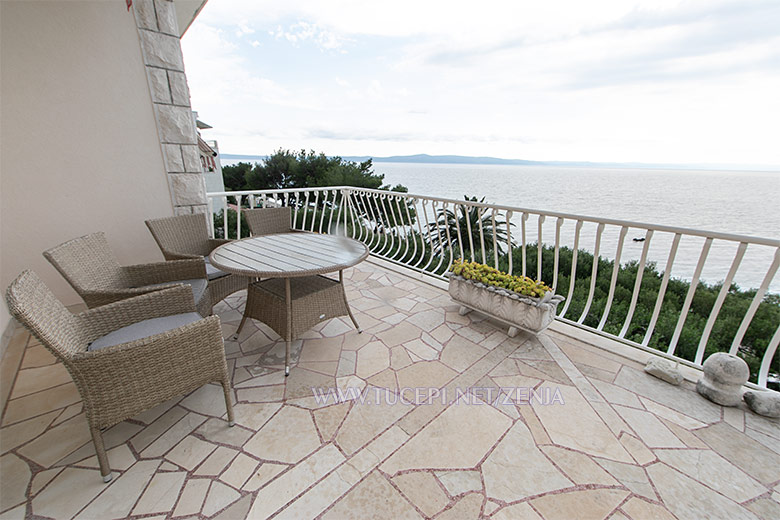 Apartments Ženja, Tučepi - balcony with sea view